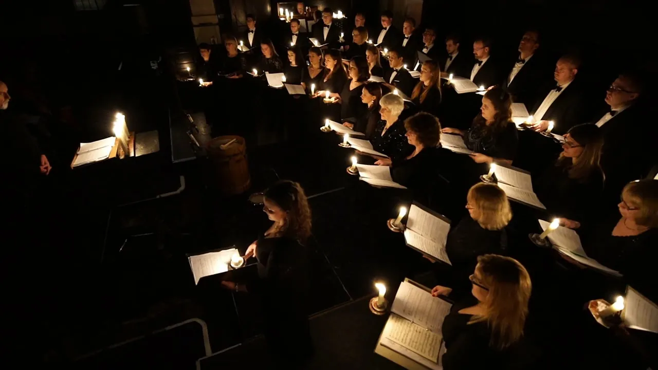 Ex Cathedra choir performing by candlelight